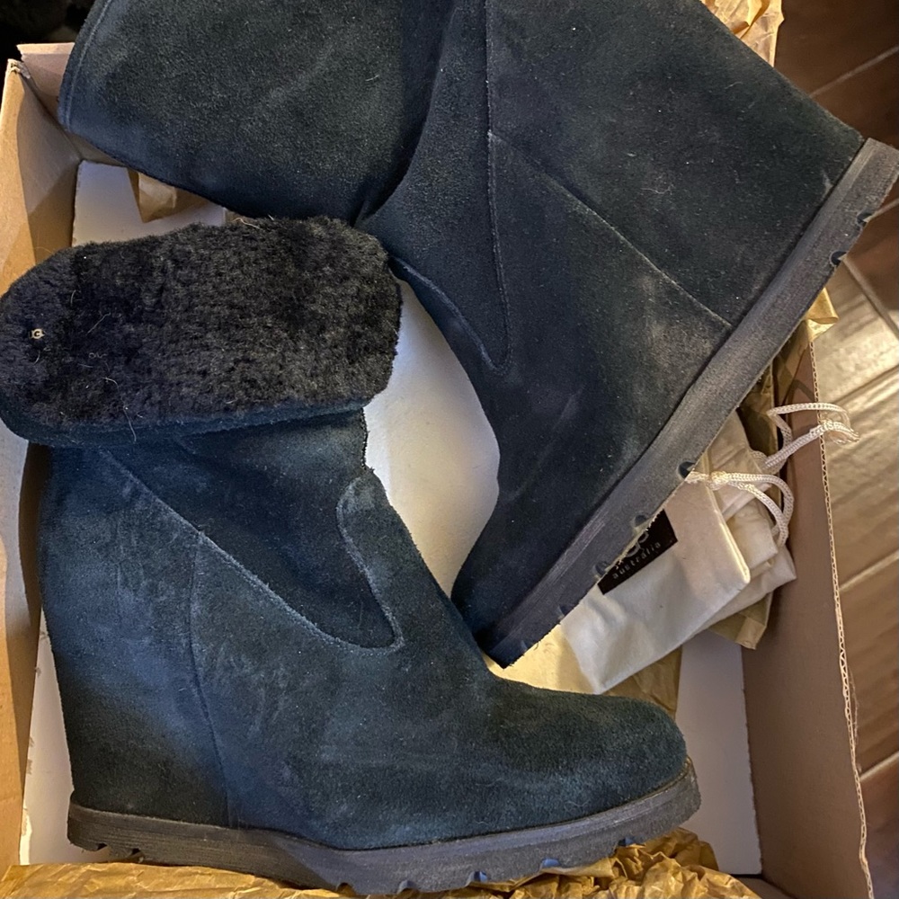 Ugg Kyra Women's Suede Wedge Ankle Boot